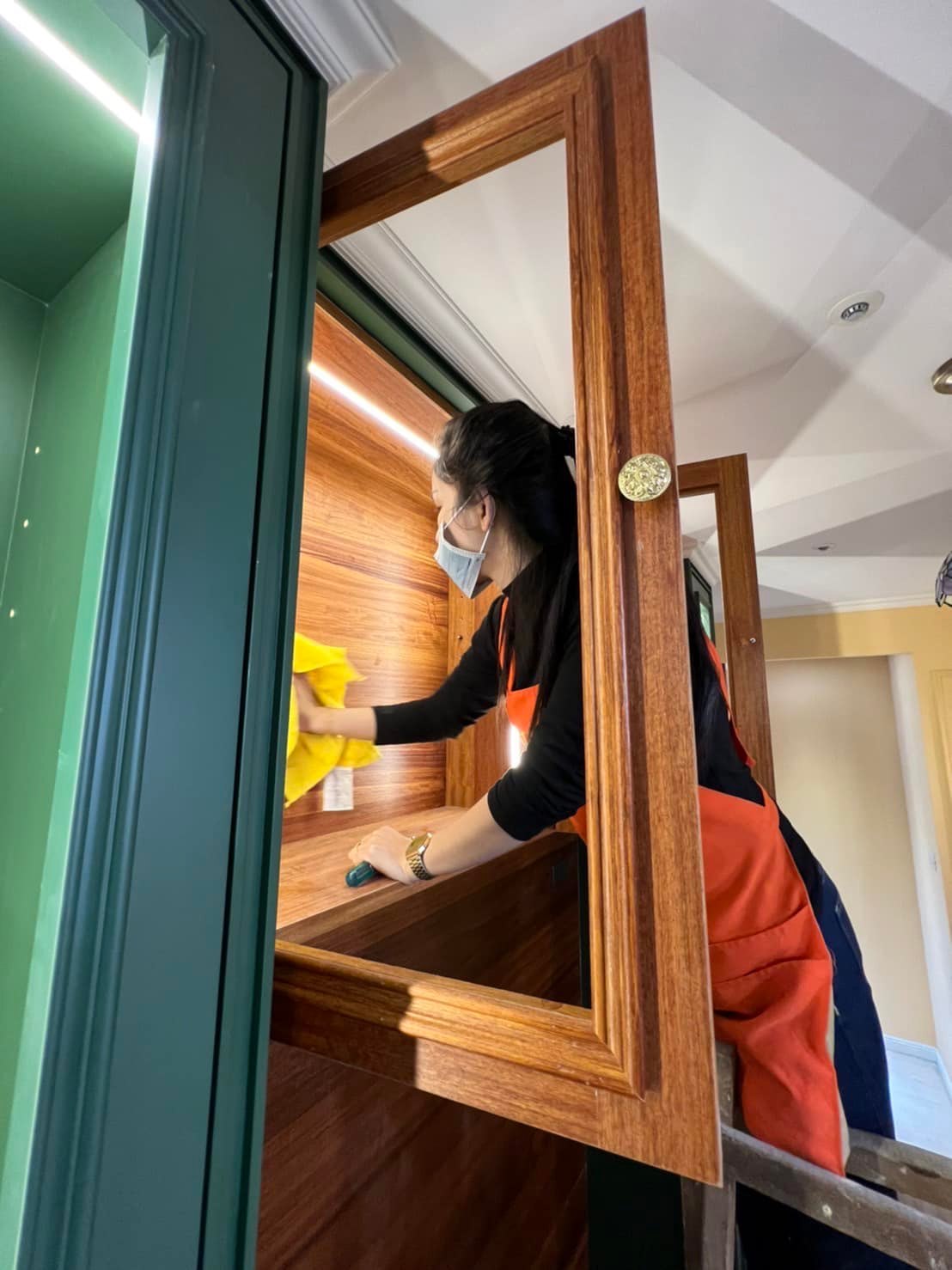 我們裝潢後細清,會幫設計師或屋主驗收瑕疵貼標籤,方便木工修補